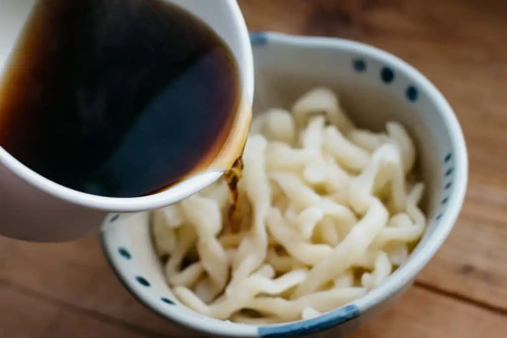 udon soup poured over freshly cooked udon noodles 